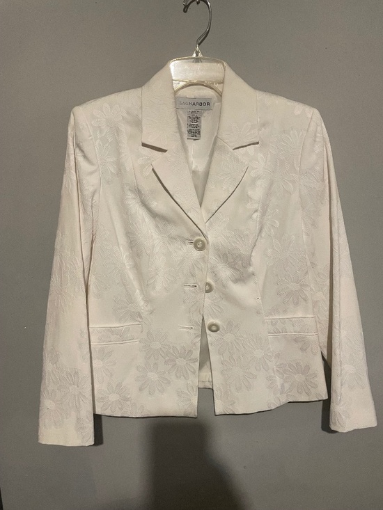Sag Harbor Jackets & Blazers - SAG Harbor women’s size 6 white jacket